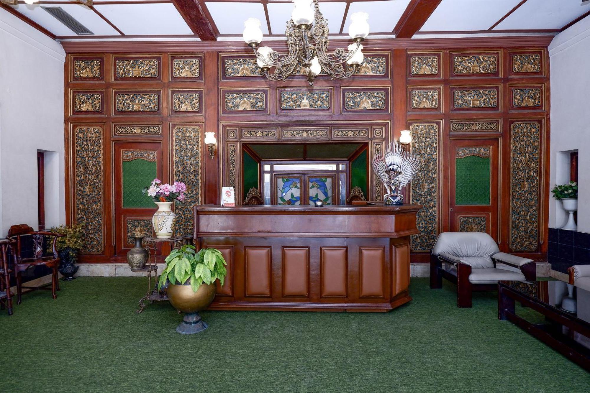 โอโย 1644 โฮเต็ล กรียา เกนจานา Hotel Surakarta  ภายนอก รูปภาพ